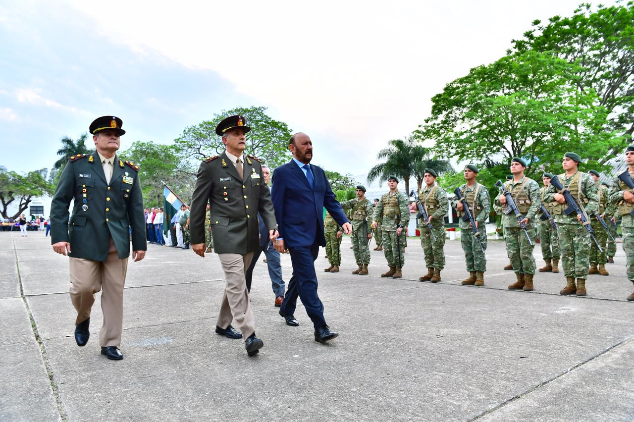 Sentido homenaje a los héroes del 5 de octubre de 1975