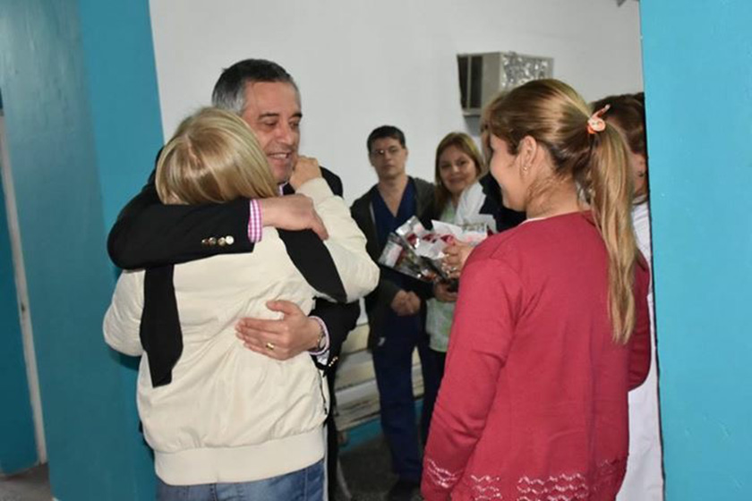 Décima: “El amor a una madre se demuestra en el día a día”