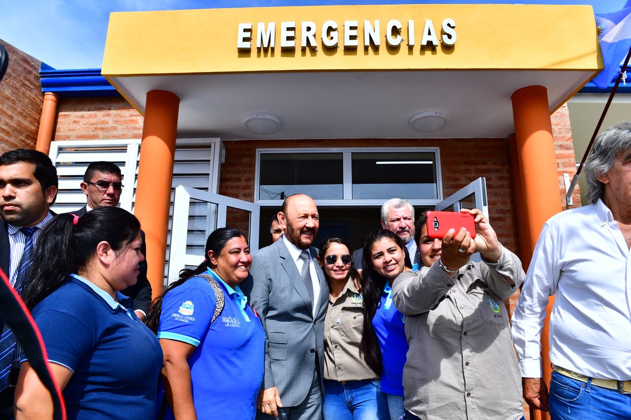 El gobierno entregó camionetas y motocicletas para la policía provincial