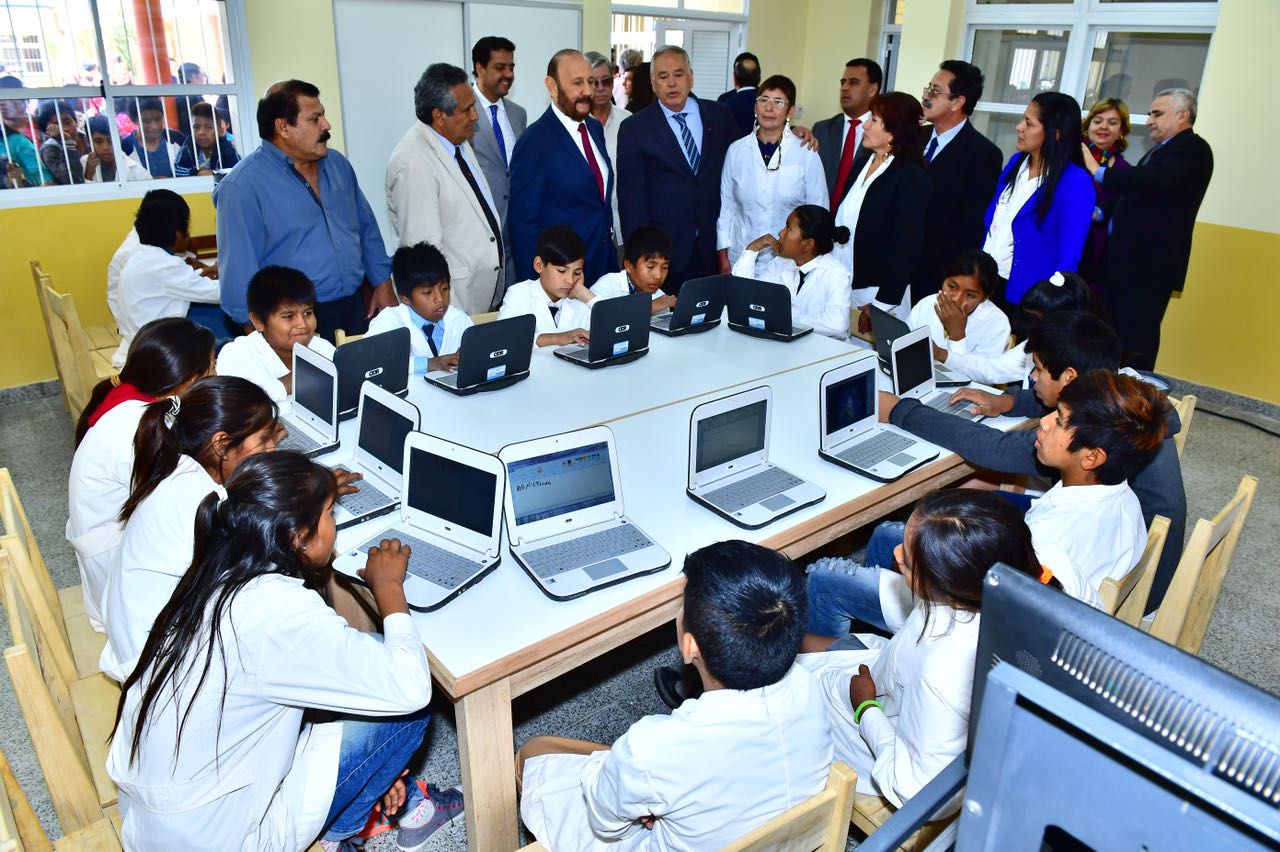 «Nuestras obras tienen ideología porque fueron concebidas para servir al hombre»