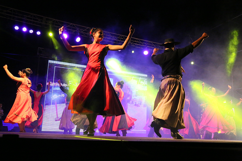 Festival de la Copla en el 103° aniversario de Las Lomitas