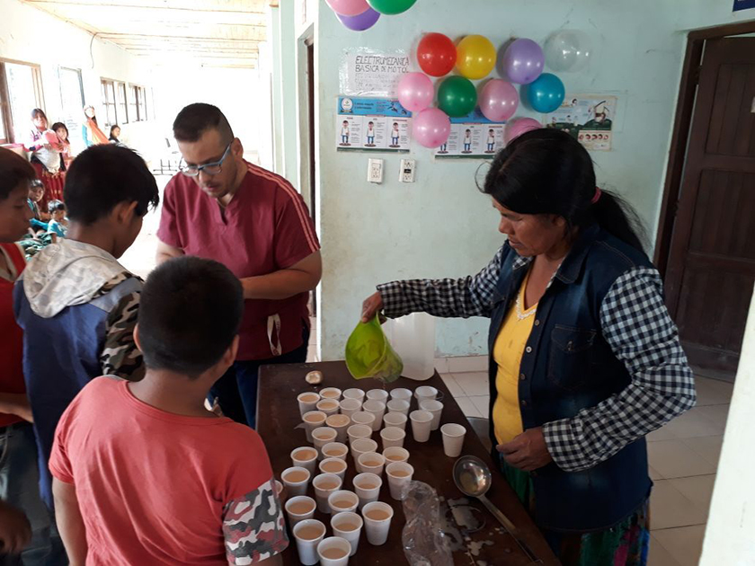 Con chocolateada y juegos se recordaron los derechos de los niños en María Cristina