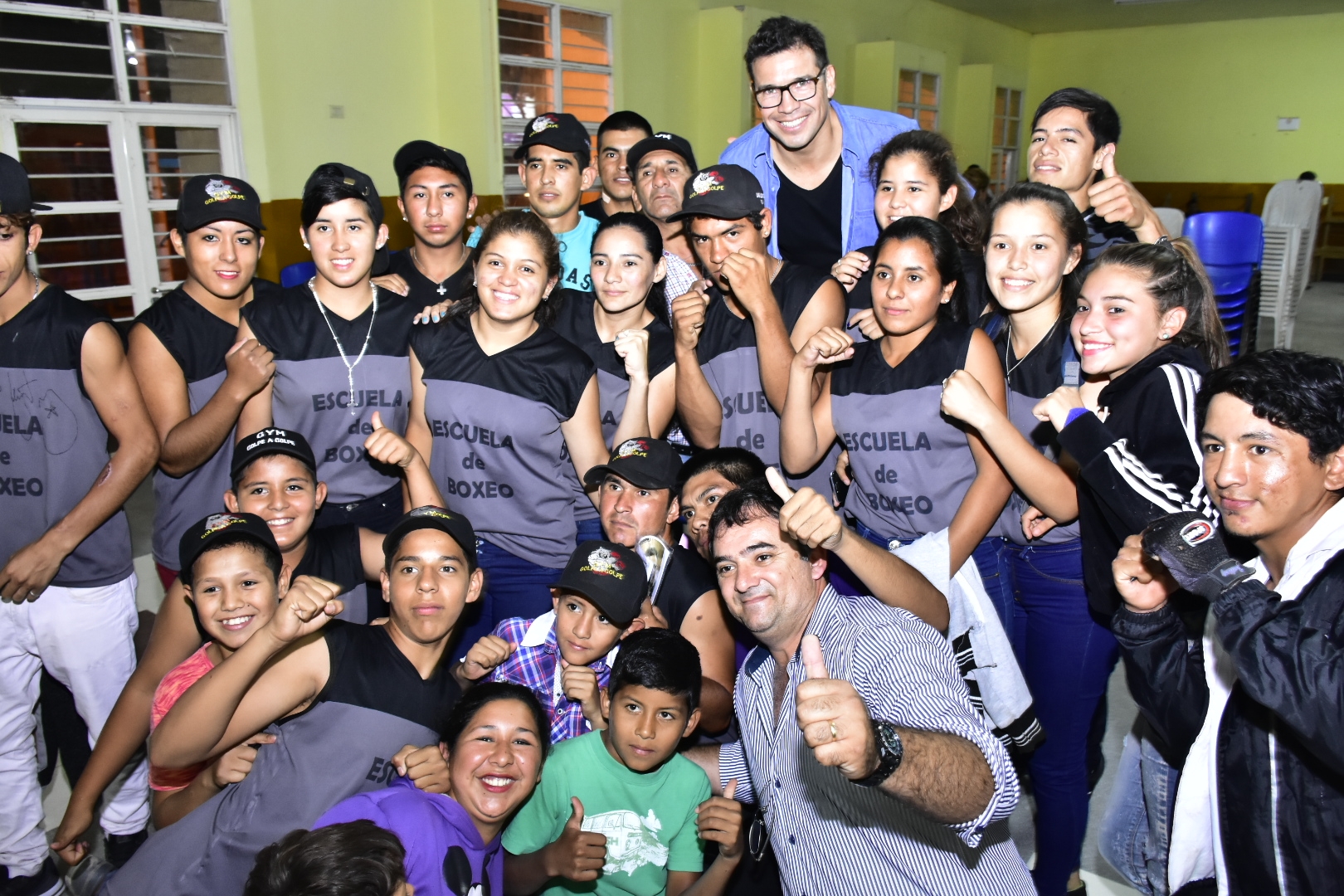 “Maravilla” Martínez estuvo en Las Lomitas brindando una charla motivacional a niños y jóvenes