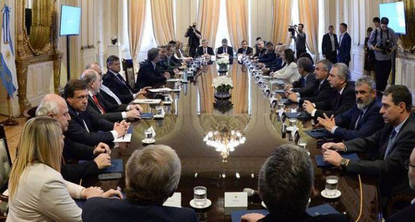 Insfrán asistió a la reunión de gobernadores con el presidente