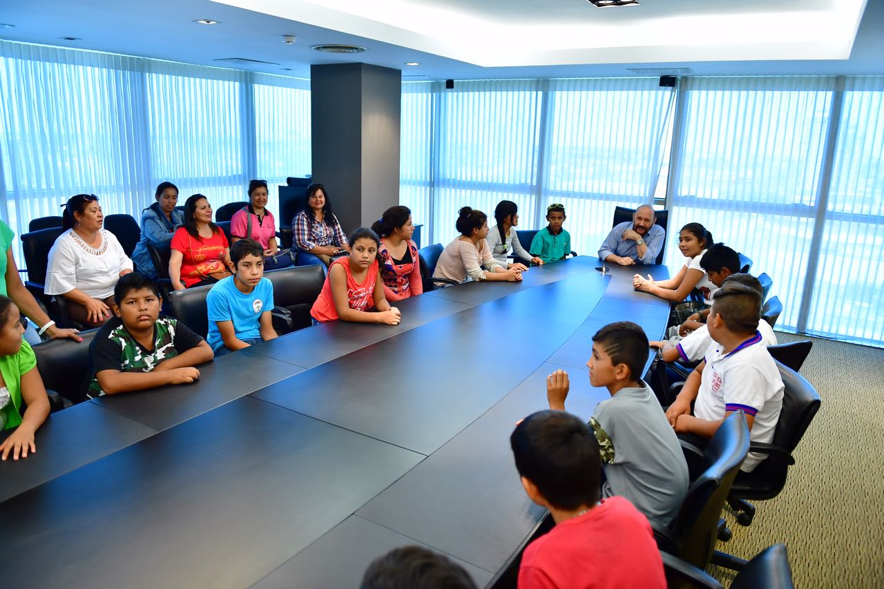 Insfrán recibió a contingente de escolares de El Espinillo