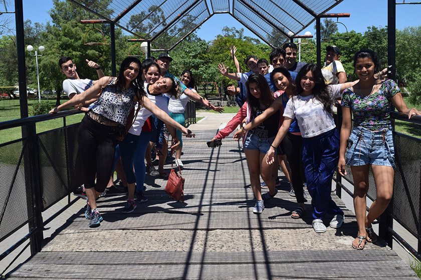 Jóvenes del interior visitaron atractivos de la ciudad capital