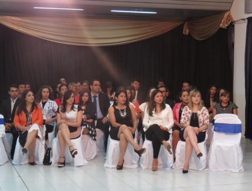 Entrega de diplomas a los nuevos profesionales en ciencias económicas año 2017