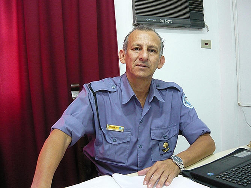 Juárez: Grupo de originarios agredió a policías y causó daños