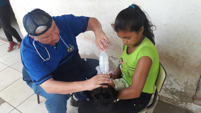 Vigilan la salud de en comunidades rurales