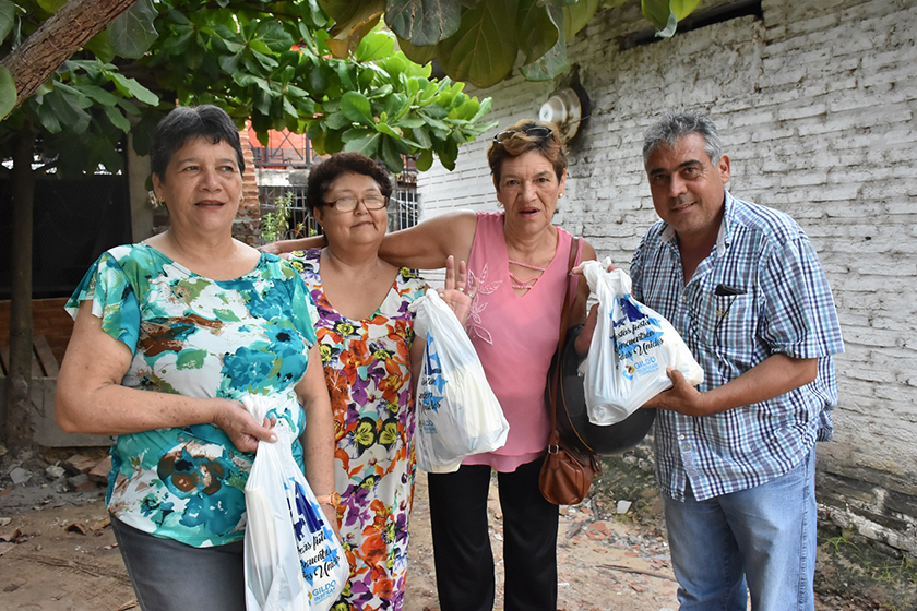 El gobierno renueva gesto navideño entregando 270 mil bolsas navideñas