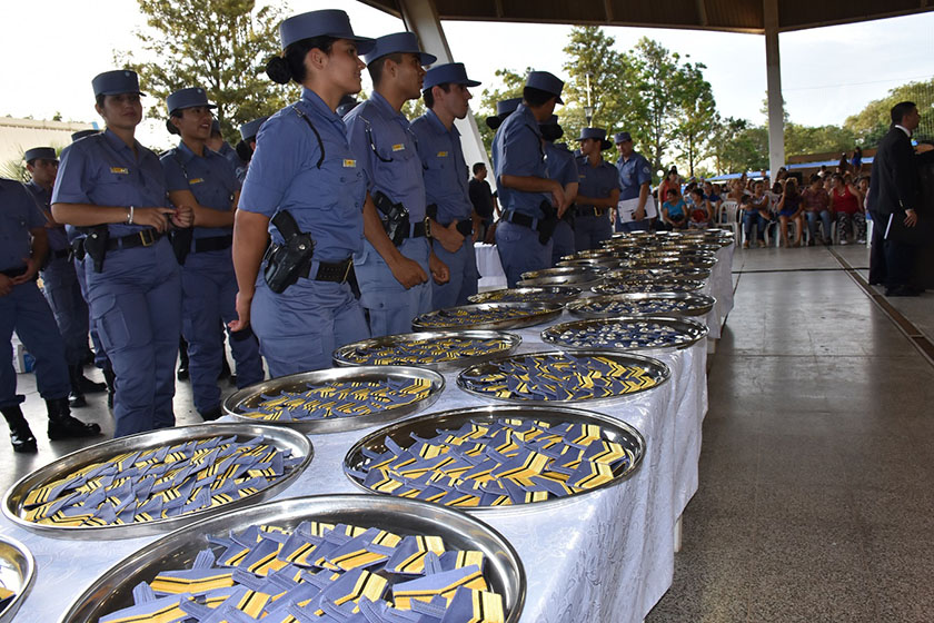 Insfrán preside acto de ascenso de casi 800 efectivos policiales