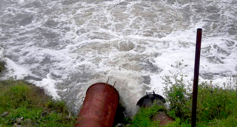 Gobierno y Municipalidad ejecutan obras en los barrios para el rápido escurrimiento