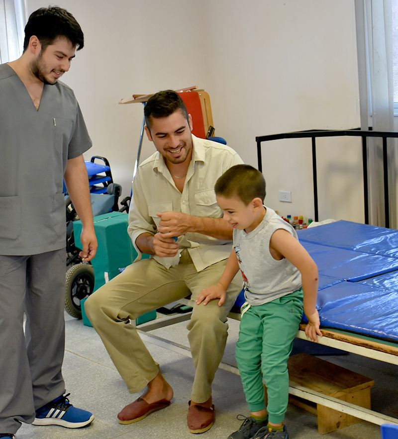 Caso Johan: el niño logró caminar sólo y continúa mejoría en el Hospital Distrital 8