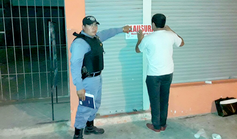 La Policía detectó cuatro comercios que vendían bebidas alcohólicas de madrugada y fueron clausurados Bromatología