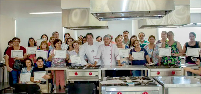 El chef Salvador Ramírez realizó una clase demostrativa en UTHGRA Formosa