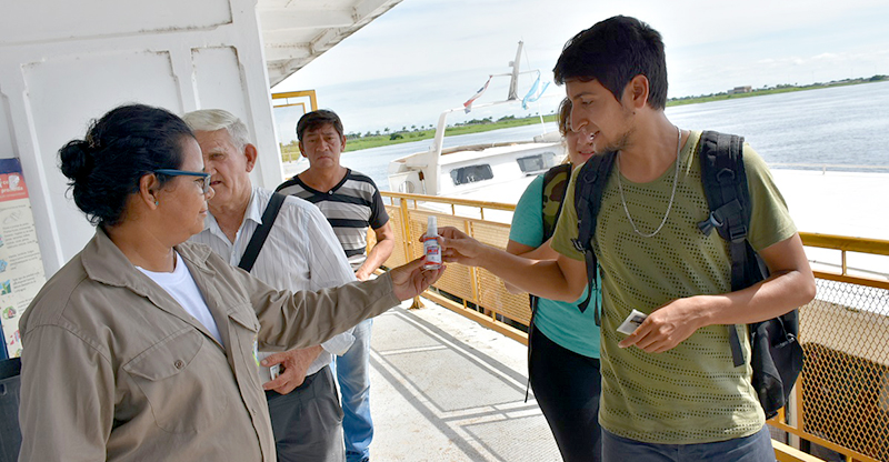 Entregan repelentes y brindan consejería en el puerto de Formosa