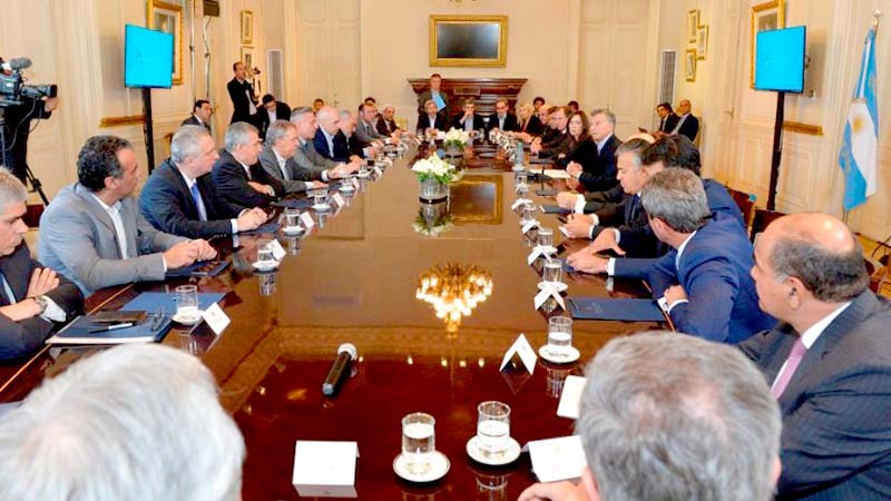 Ya hay provincias que piden fondos de Nación para preparar el ajuste de sus plantas estatales