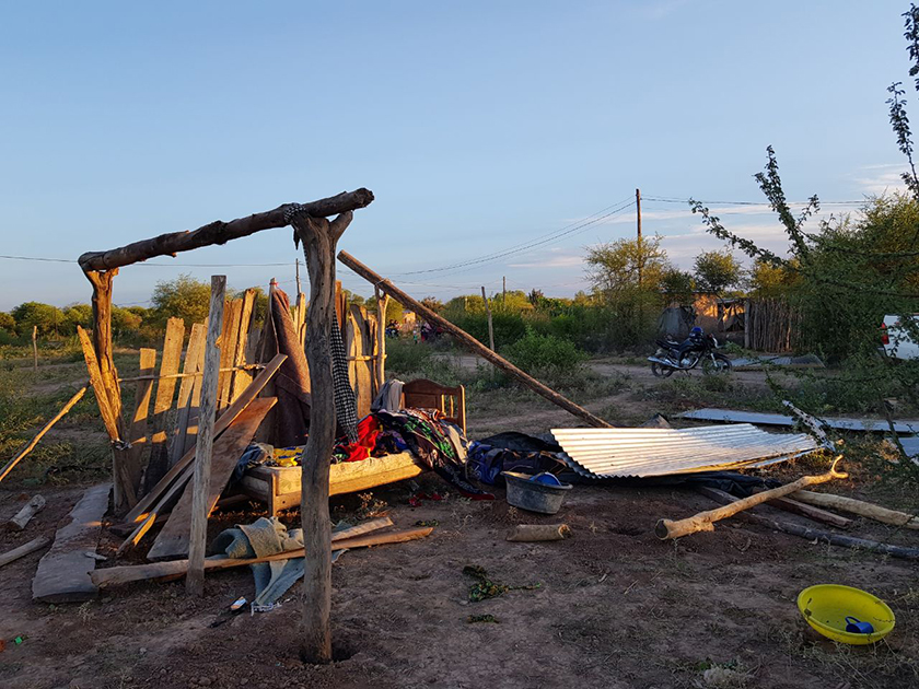 Breve y violento remolino produjo voladuras de techos en Juárez