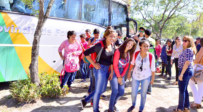 Niños de General Belgrano, de visita en la ciudad capital
