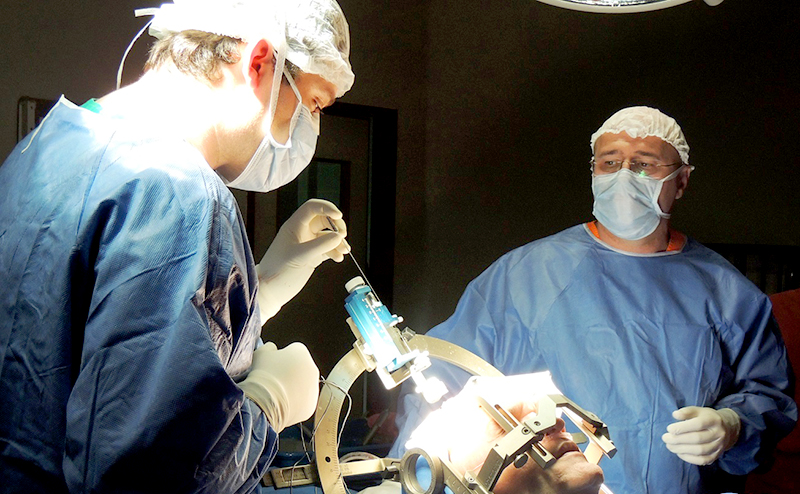 HAC: A través de las cirugías funcionales de Parkinson pacientes mejoran su calidad de vida