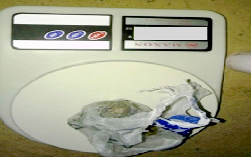 La Policía detuvo a dos sujetos con varios gramos de marihuana