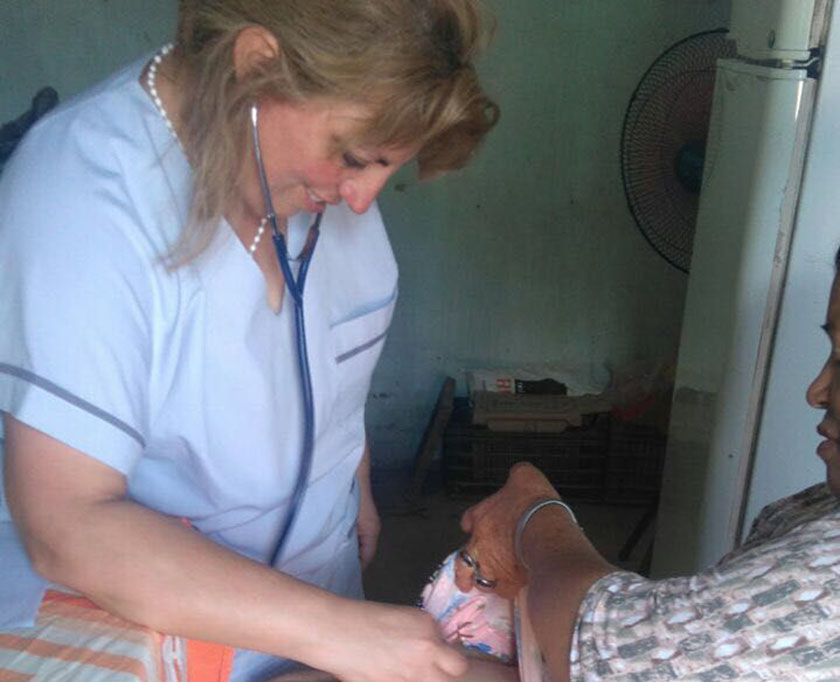 Múltiples atenciones sanitarias casa por casa en comunidades rurales