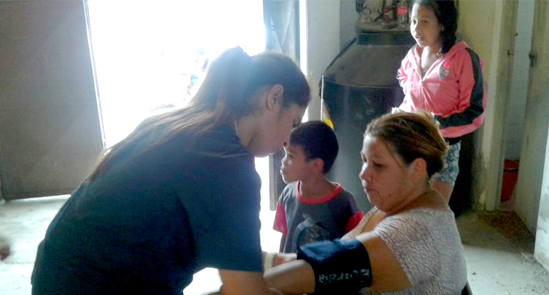 Clorinda: familias evacuadas reciben asistencia sanitaria