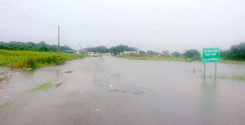 Colonia Cano: Por las crecidas restringen tránsito de vehículos de menor porte