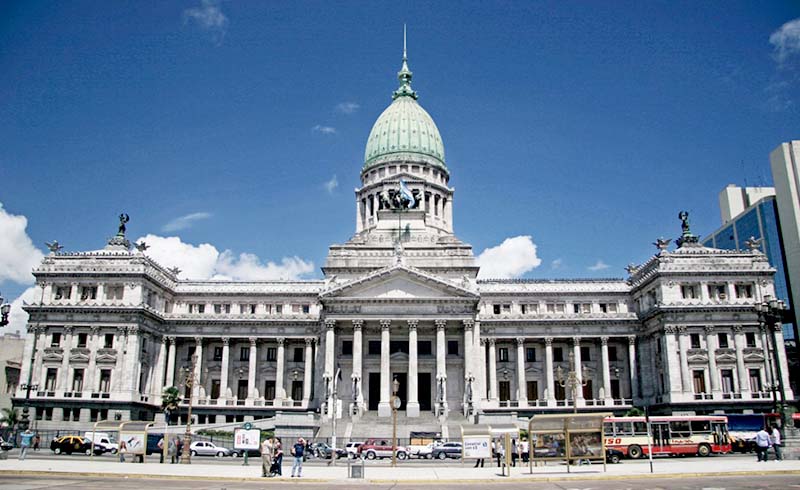 El Gobierno prepara exigencias más estrictas para la ley de ética pública