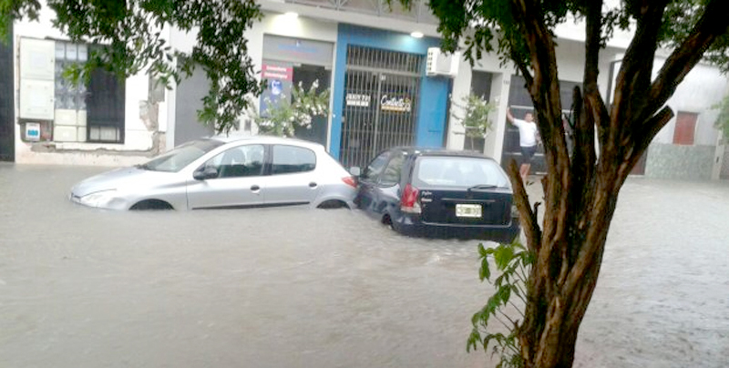 Corrientes bajo el agua: la ciudad quedó colapsada luego de la intensa lluvia