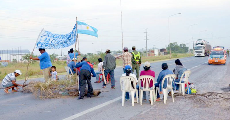 Corte de ruta a la altura del Namqom: “Le pedimos a la Municipalidad desagües  y un tractor para arreglar la entrada”
