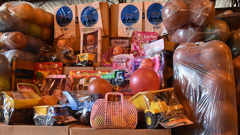 Reparto de juguetes por el día de reyes