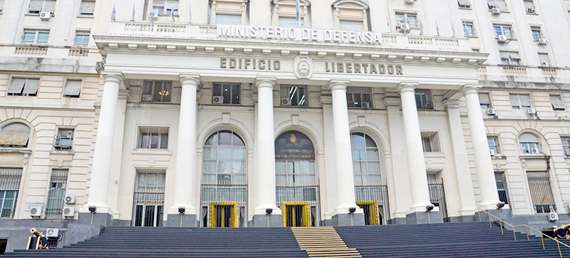 Los despedidos de Aguad volverán a manifestarse
