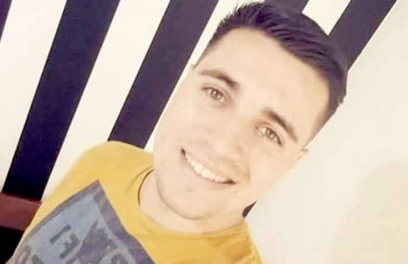 Un adolescente de 17 años mató al amigo de su exnovia al verlos hablando en una plaza