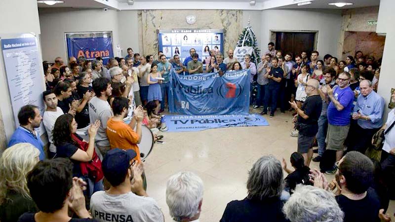 Los trabajadores de medios públicos reclaman su reincorporación