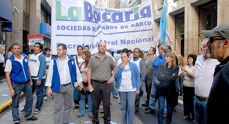 Bancarios advierten que “si la idea es no arreglar”, doblarán las medidas de fuerza