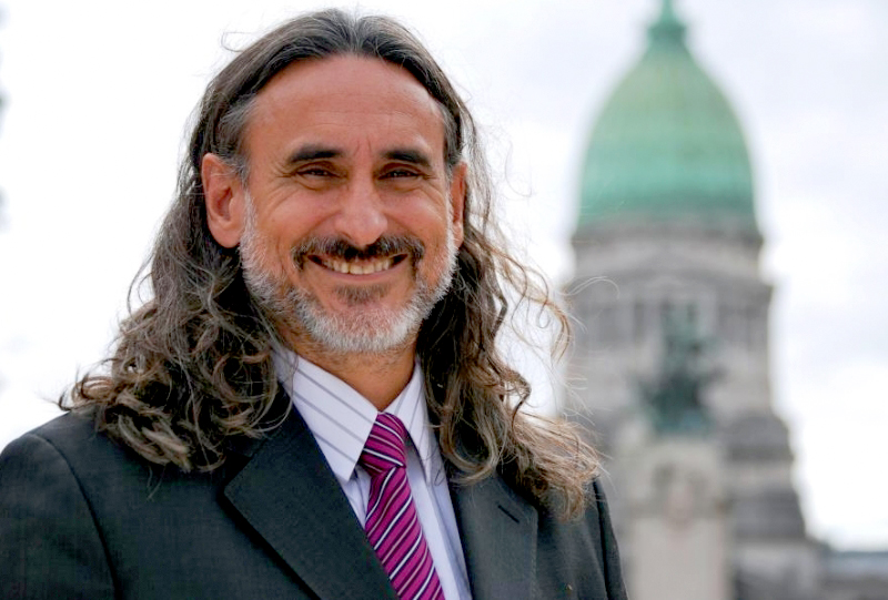 Basterra criticó el manual de adoctrinamiento de Cambiemos para alumnos