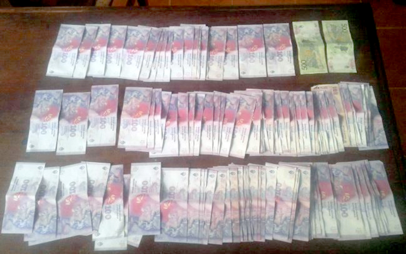 La Policía aprehendió a dos personas que le arrebataron dinero a un jubilado mientras hacía compras en un supermercado: