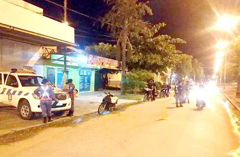 La Policía constató locales que vendían bebidas alcohólicas de madrugada y fueron clausurados