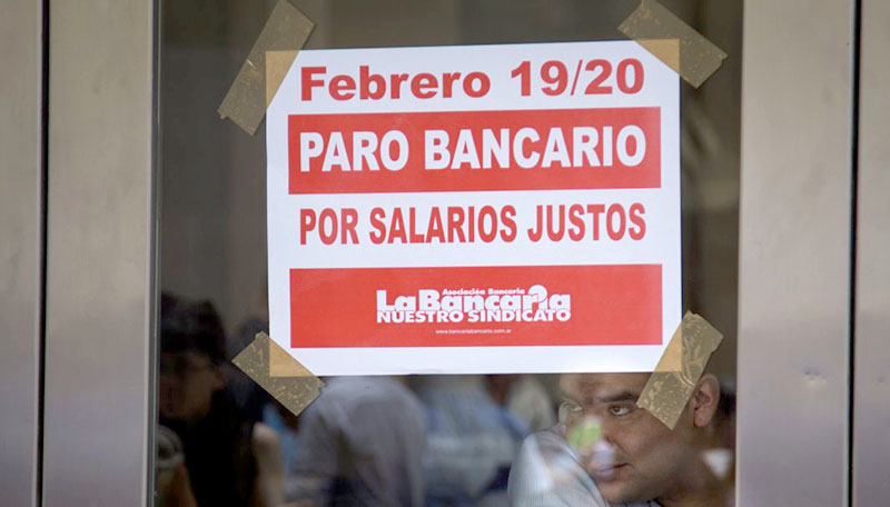 Tras un lunes de paro total, hoy tampoco hay bancos y amenazan con más medidas de fuerza