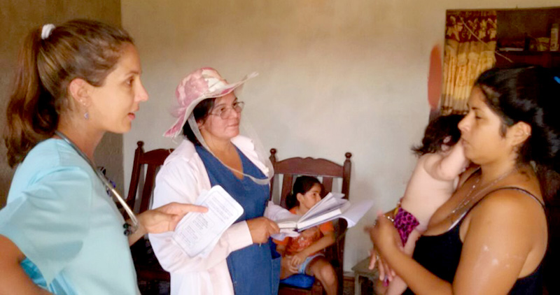 Visitas a domicilio para cuidar la salud de los niños, embarazadas y puérperas