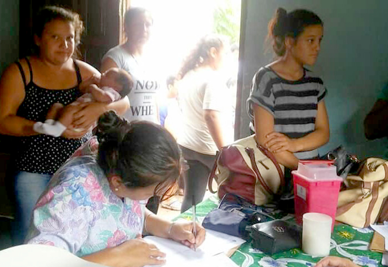 Atenciones de salud a vecinos de barriadas palosanteñas