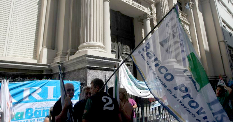 Tras anuncio de paro, bancos insisten con paritaria atada a la inflación