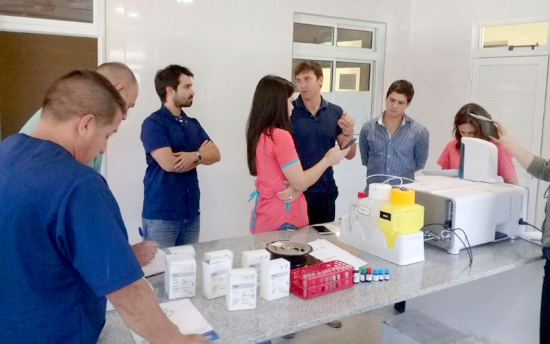 Capacitan a bioquímicos en el manejo de nuevas tecnologías