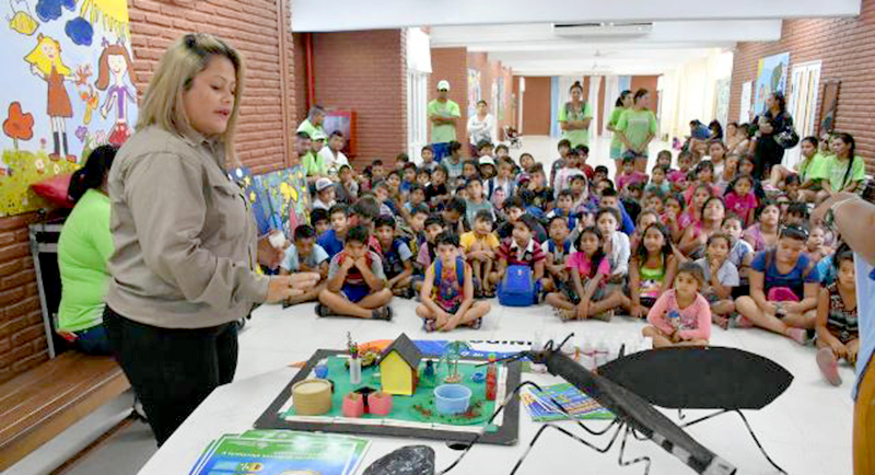 Charlas didácticas de cómo prevenir el dengue a niños