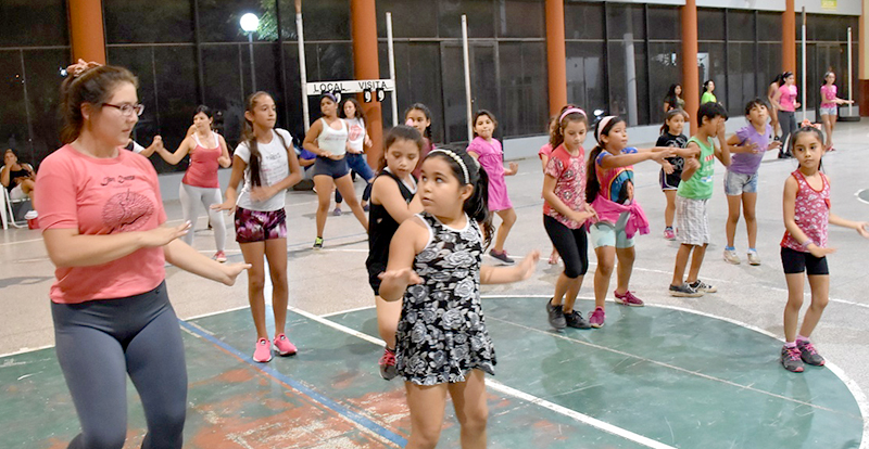 El espíritu de los carnavales 2018 se hace sentir en los barrios de la ciudad