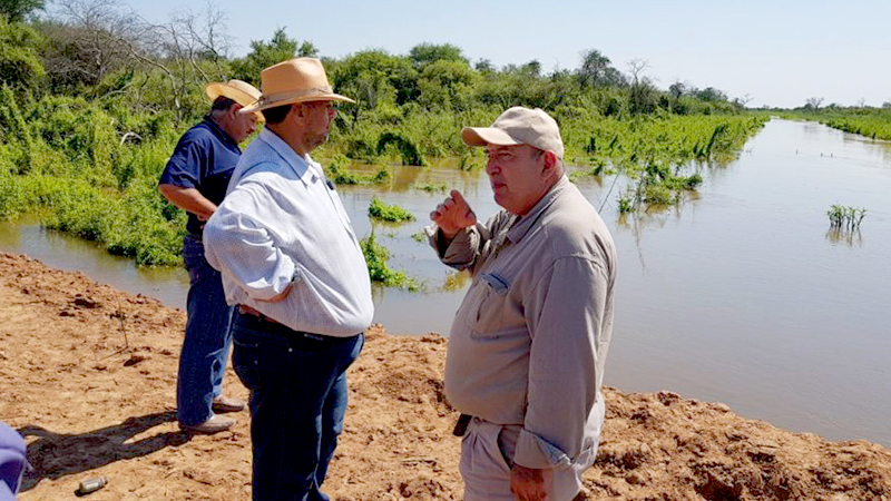 Para el ministro González, es “épica” la defensa en el oeste contra el Río Pilcomayo