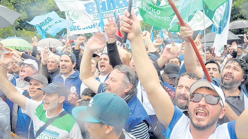 De 14 gremios importantes analizados, sólo uno logró paritarias por arriba de la inflación en 2016/2017