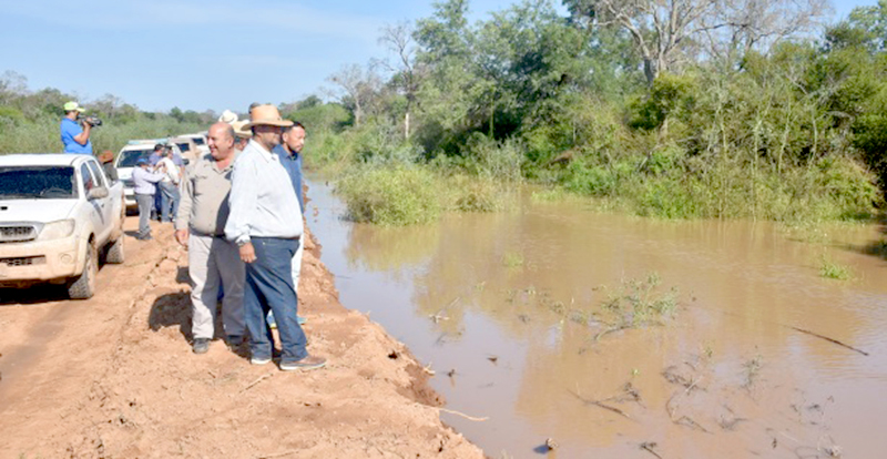 Cinco frentes de trabajo durante las 24 horas para defender al oeste del Pilcomayo