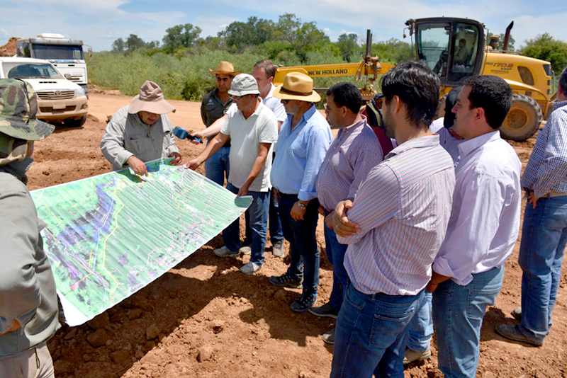 “Colosal “trabajo para evitar que ceda el sistema de defensas ante presión del agua